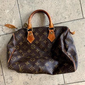 Vintage Louis Vuitton LV Speedy 25 in Monogram